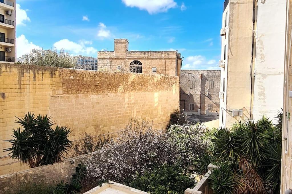 Cozy Inside.City & Beach Outside Apartment Sliema Luaran gambar
